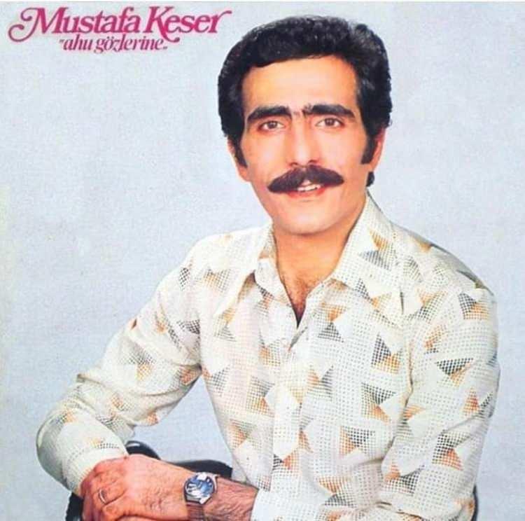 <p><em><span style="color:#800080"><strong>Peki Mustafa Keser'in 1978 yılında nikah masasına oturduğu eşine bakmaya ne dersiniz?</strong></span></em></p>
<p> </p>