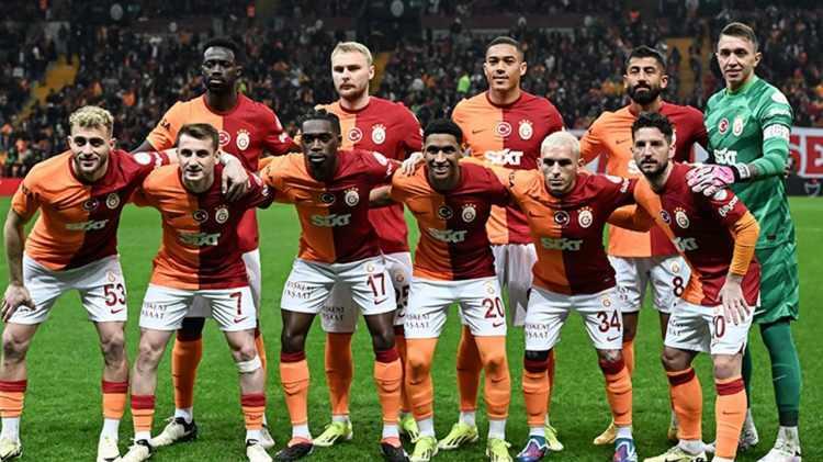 <p>Türkiye Futbol Federasyonu, yeni sezonda kadroda 12 yabancı futbolcuya izin verirken sarı-kırmızılı takımın halihazırda 16 yabancı oyuncusu bulunuyor.</p>