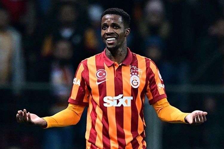 <p>Öte yandan sarı-kırmızılı yönetimin Hakim Ziyech ve Wilfried Zaha gibi önemli oyunculara da iyi teklifler gelmesi durumunda takımdan ayrılmalarına izin verebileceği konuşuluyor.</p>