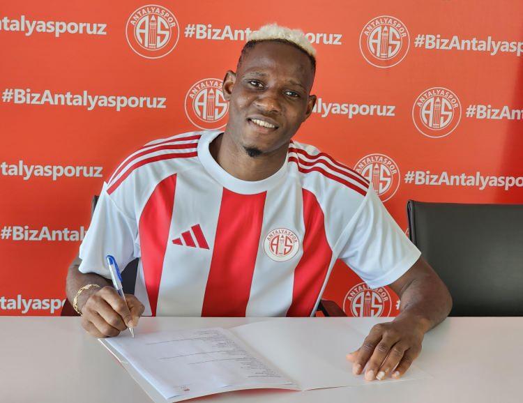 <p>Moussa Djenepo (Sol kanat) | Standard Liege → Antalyaspor</p>
