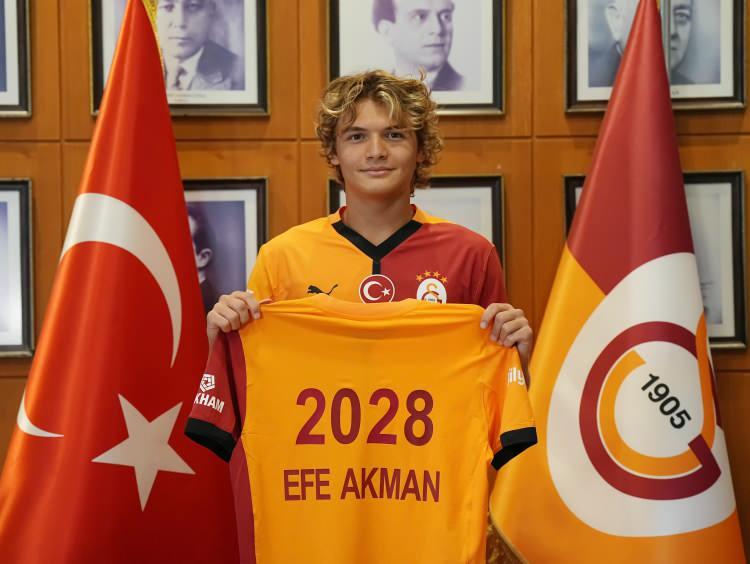 <p>Efe Akman (Orta saha) |Galatasaray 19 Yaş Altı Futbol Takımı → Galatasaray</p>
