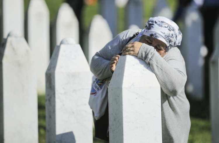 <p><span style="color:#B22222"><strong>Srebrenitsa'da ne oldu?</strong></span></p>
