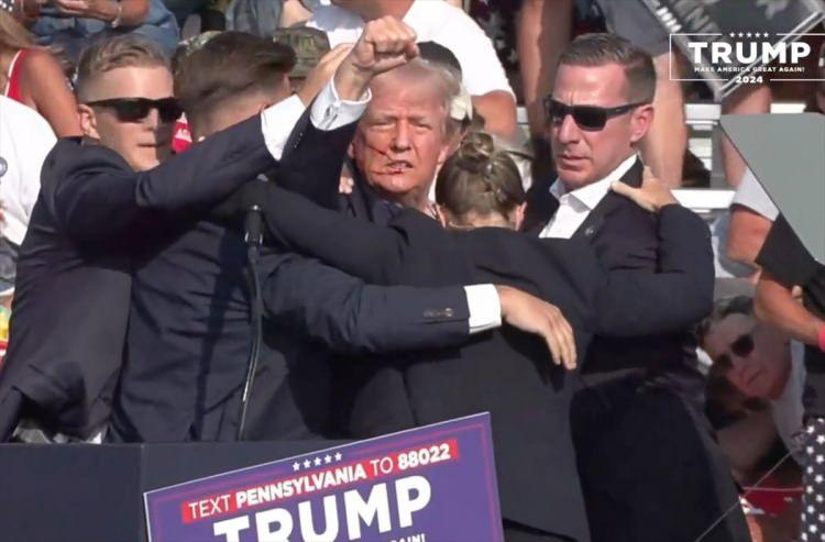 <p><strong>SİMPSONLAR'IN TRUMP TAHMİNİ</strong></p>

<p>Başkanlık yarışında olan Trump, Pensilvanya Eyaleti'nde düzenlediği mitingi sırasında silahlı saldırıya uğradı.</p>

<p>Eski ABD başkanı Donald Trump'a düzenlenen suikast sonrası sosyal medyada Simpsonlar'ın 'Trump' tahmini çok konuşuldu.</p>

<p> </p>
