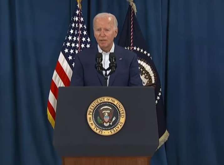 <p><strong>03:06</strong></p>
<p><span style="color:#B22222"><strong>BIDEN'DAN İLK AÇIKLAMA</strong></span></p>
<p><br />
ABD Başkanı Joe Biden, eski ABD Başkanı Donald Trump'a, seçim kampanyası sırasında düzenlenen saldırıyı kınadığını belirtti. Biden daha sonra kameralar karşısına geçti.</p>