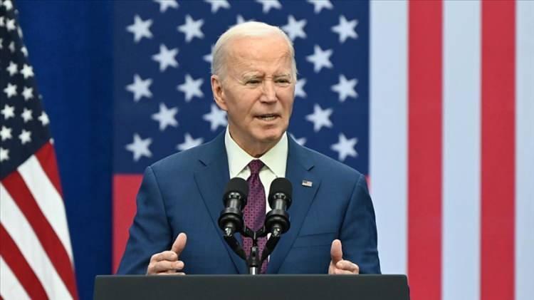 <p><strong>07:36</strong><br />
<br />
<span style="color:#B22222"><strong>BIDEN, TRUMP İLE GÖRÜŞTÜ</strong></span></p>

<p>ABD Başkanı Joe Biden, Pensilvanya'da seçim kampanyası sırasında saldırıya uğrayan eski Başkan Donald Trump ile telefonda görüştü. Beyaz Saray'ın sosyal medya hesabı X üzerinden yapılan açıklamada, Biden'ın, Pensilvanya eyaletinin Butler şehrinde saldırıya uğrayan Trump ile telefon görüşmesi yaptığı duyuruldu. Açıklamada, <strong><em>"Başkan Biden bu gece Washington'a dönüyor. İç güvenlik ve kolluk kuvvetleri yetkililerinden düzenli güncellemeler almaya devam edecek"</em></strong> denilirken, Biden'ın, Trump ile yaptığı telefon görüşmesinin detaylarına yer verilmedi.</p>
