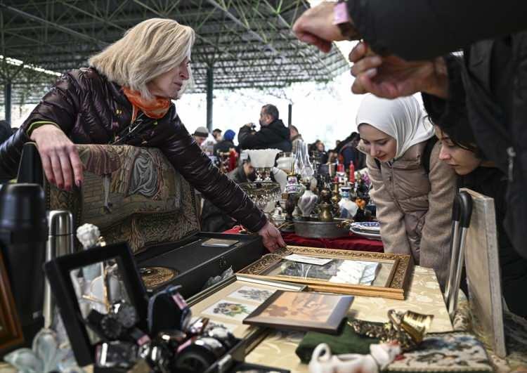 <p>AB üyesi 27 ülke arasında en yüksek yaşlı nüfus oranına sahip olan ülkeler sırasıyla yüzde 24,5 ile İtalya, yüzde 23,6 ile Finlandiya ve yüzde 23,3 ile Portekiz oldu. En düşük yaşlı nüfus oranına sahip olan ülkelerin ise yüzde 15,2 ile Güney Kıbrıs Rum Yönetimi, yüzde 15,4 ile Lüksemburg, yüzde 15,5 ile İrlanda olduğu tespit edildi.</p>

<p> </p>
