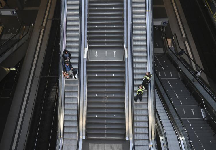 <p>Toplam doğurganlık hızı d&uuml;nya ortalaması, 2023'te 2,31 &ccedil;ocuk oldu. T&uuml;rkiye'nin toplam doğurganlık hızının 1,51 &ccedil;ocukla d&uuml;nya ortalamasının altında kaldığı g&ouml;r&uuml;ld&uuml;.</p>

<p>&nbsp;</p>
