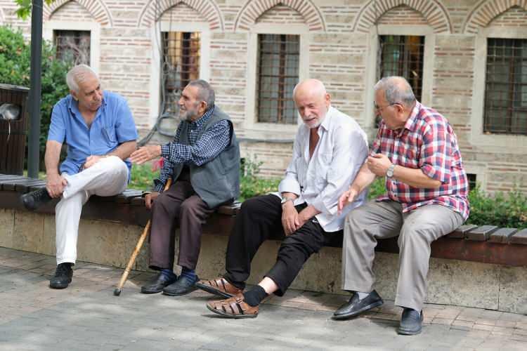 <p>AB &uuml;yesi 27 &uuml;lkenin toplam doğurganlık hızları incelendiğinde, 2023'te en y&uuml;ksek toplam doğurganlık hızına sahip &uuml;lke, 1,79 &ccedil;ocuk ile Fransa oldu. Bu &uuml;lkeyi 1,76 &ccedil;ocuk ile İrlanda ve 1,74 &ccedil;ocuk ile Romanya takip etti. Toplam doğurganlık hızının en d&uuml;ş&uuml;k &uuml;lke, 1,22 &ccedil;ocuk ile Malta olarak kayıtlara ge&ccedil;ti. Bu &uuml;lkeyi 1,29 &ccedil;ocuk ile İspanya ve 1,30 &ccedil;ocuk ile İtalya izledi.</p>

<p>&nbsp;</p>
