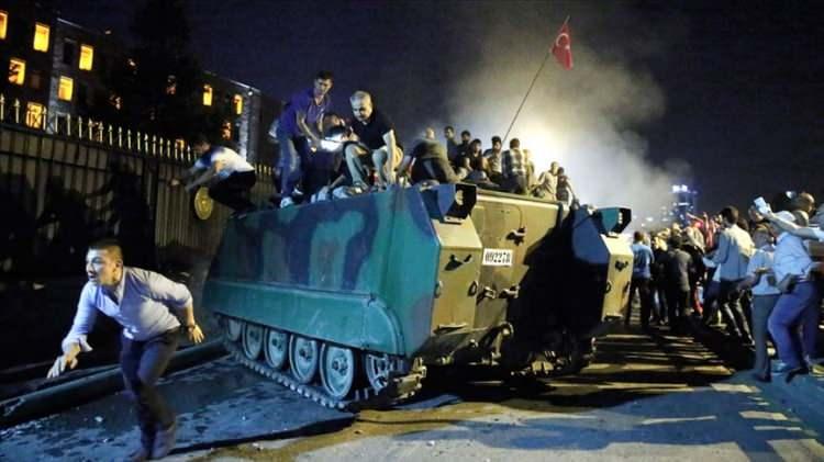 <p>T&uuml;rkiye 15 Temmuz gecesi milli birlik ve beraberliğini bir kez daha ortaya koydu.&nbsp;</p>
