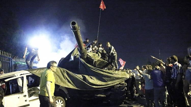 <p>T&uuml;rkiye genelinde 1.204 kişinin katılımıyla ger&ccedil;ekleştirilen araştırmaya g&ouml;re, T&uuml;rk halkının y&uuml;zde 58,6&rsquo;sı darbe haberini ilk duyduğunda inanmadığını, doğruluğunu teyit etmek istediğini belirtiyor.</p>
