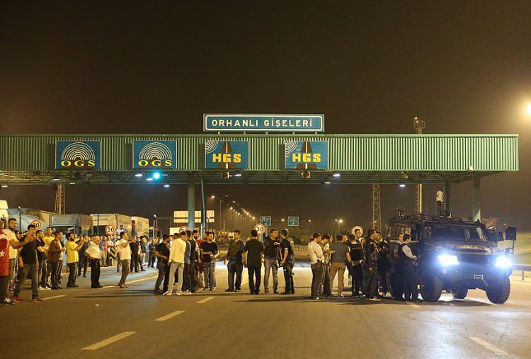 <p>Tekrar bir darbe girişimi olsa tepki g&ouml;stermek i&ccedil;in sokağa &ccedil;ıkacağını ifade edenlerin oranı 2018&rsquo;de y&uuml;zde 74,6 iken 2019&rsquo;da y&uuml;zde 77,4&rsquo;e &ccedil;ıkıyor ve 2021&rsquo;de y&uuml;zde 71,9&rsquo;a iniyor. 2024&rsquo;de ise bu oran y&uuml;zde 73,4 olarak araştırmaya yansıyor.</p>
