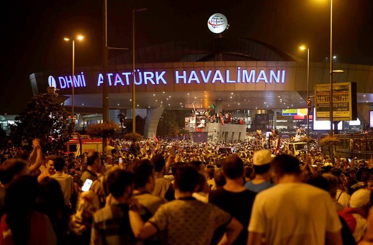 <p>Sokağa &ccedil;ıkmayacağını s&ouml;yleyenlerin oranı ise sırasıyla 2018&rsquo;de y&uuml;zde 25,4; 2019&rsquo;da y&uuml;zde 22,6; 2021&rsquo;de y&uuml;zde 28; 2024&rsquo;te ise y&uuml;zde 26,6.</p>

<p>&nbsp;</p>

<p>&nbsp;</p>
