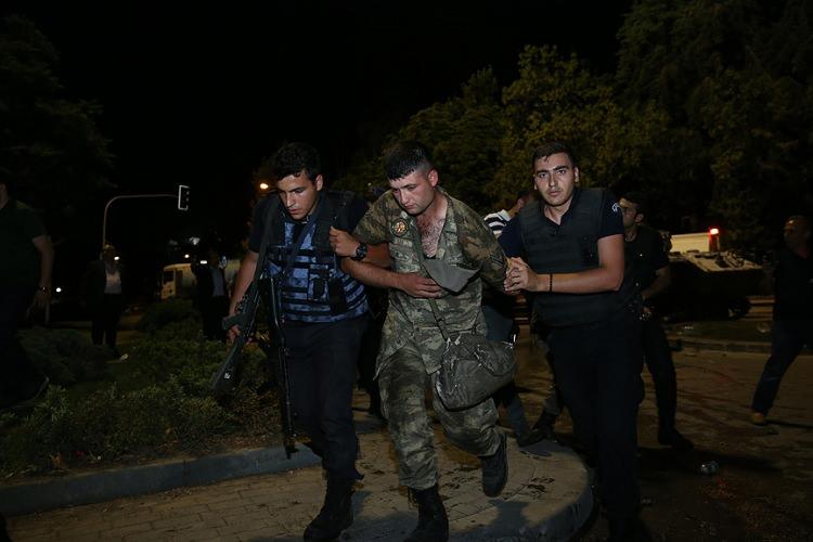 <p><span style="color:#B22222"><strong>T&uuml;rk Halkı darbe girişiminin asıl faillerinin yakalanmadığını d&uuml;ş&uuml;n&uuml;yor</strong></span></p>

<p>&nbsp;</p>
