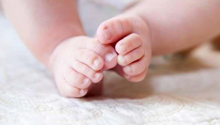 <p>Ayaklarınızı kaldırmak şişliği ve rahatsızlığı azaltmanın kolay bir yoludur.</p>