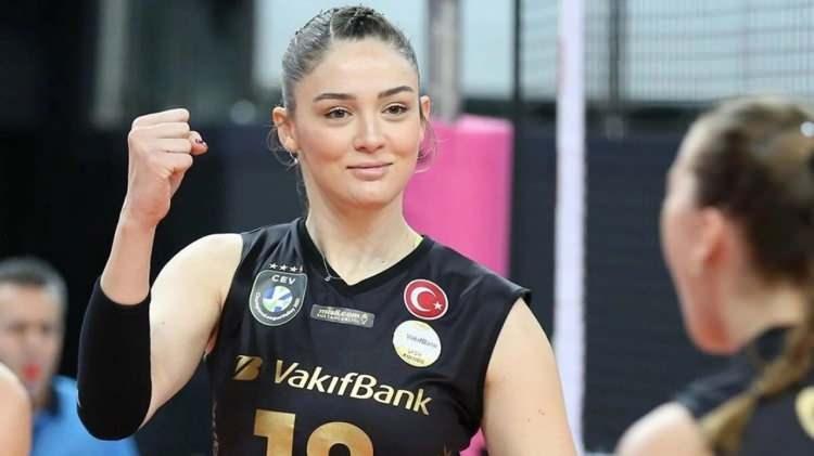 <p><strong>A Milli Kadın Voleybol Takımı</strong>'nın başarılı isimlerinden biri olan <strong>Zehra Güneş</strong> özel hayatıyla da sık sık merak ediliyor. </p>