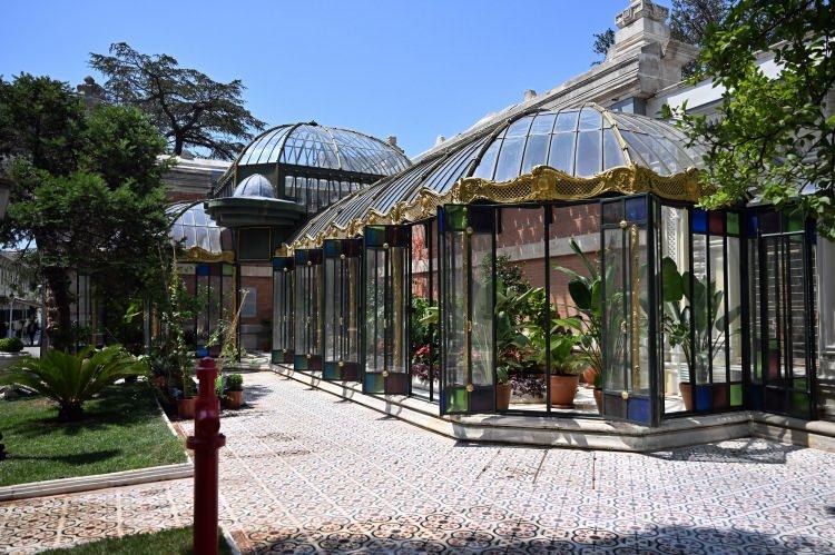 <p>Sultan II. Abdülhamid'in hayatına, kişiliğine ve liderliğine ışık tutan eserler, onunla özdeşleşen, Avrupa ve Orta Doğu'nun en büyüklerinden olma özelliği taşıyan kütüphane ve marangozhanenin yanı sıra Yıldız Albümleri'nden seçilen fotoğraflar da ilk defa tarih ve sanat meraklılarının ilgisine sunulacak.</p>
<p> </p>
