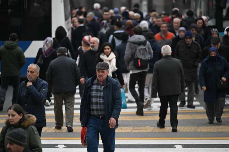 <p>Buna göre, Türkiye’ye göç edenlerin sayısı 2023’te bir önceki yıla göre yüzde 35,9 azalarak 316 bin 456 kişi oldu. Bunların yüzde 54,2’sini erkekler, yüzde 45,8’ini ise kadınlar oluşturdu.</p>

<p> </p>
