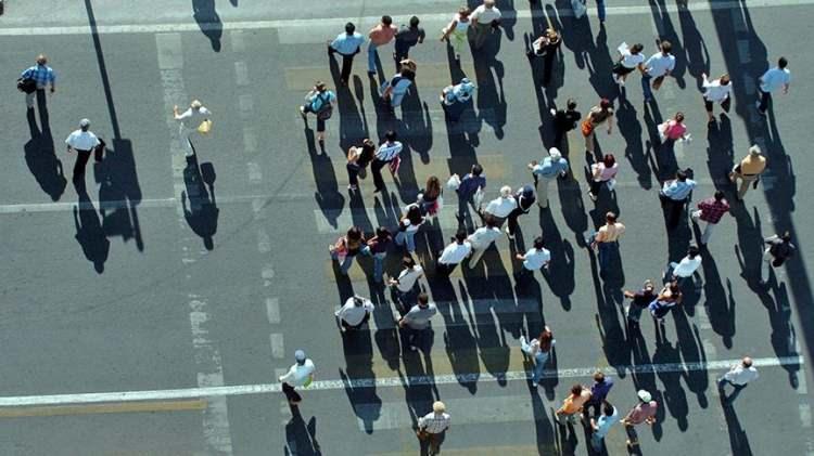 <p>Türkiye’den göç eden nüfusun yaş gruplarına bakıldığında ise en fazla göçün yüzde 15 ile 25-29 yaş grubunda olduğu belirlendi. Bunu yüzde 12,9 ile 30-34 ve yüzde 12,5 ile 20-24 yaş grubu takip etti.</p>
