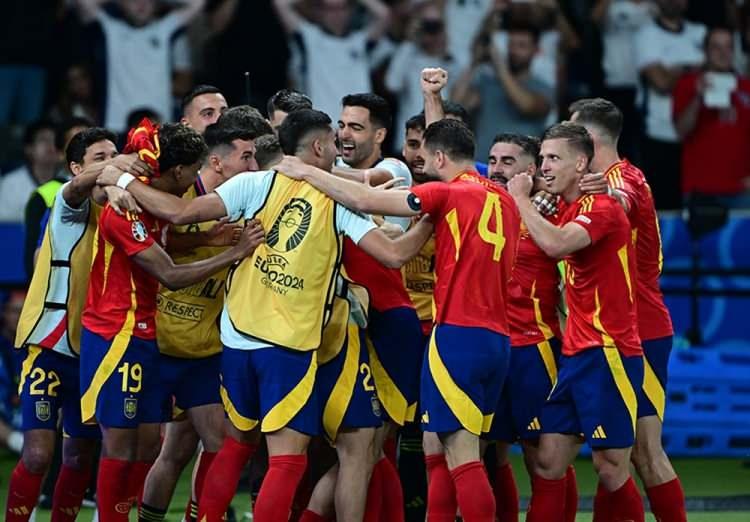 <p>EURO 2024 finalinde İngiltere'yi 2-1 mağlup ederek kupaya uzanan İspanya, kasasını doldurdu.</p>
