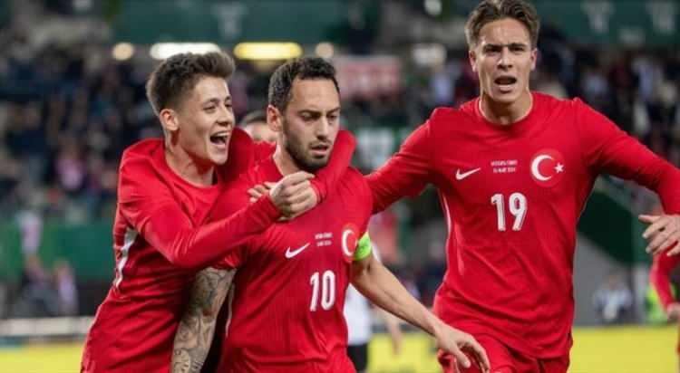 <p>EURO 2024'te çeyrek final oynama başarısı gösteren A Milli Futbol Takımımız, FIFA Dünya Sıralamasında çıkış yaptı.</p>