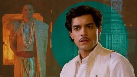 <p>Junaid, Siddharth Kannan ile yaptığı bir röportajda babasının filmlerle ilgili <span style="color:#A52A2A"><em><strong>"her şey için en iyi çözüme"</strong></em></span> sahip olduğunu söyledi.<span style="color:#000080"><em><strong> "Kendini fazlasıyla işe adaması ondan öğrenilecek en güzel derslerden birisi. Başarısızlıklar onu etkiliyor, ancak bunları işlemek ve sonra bunlardan ders çıkarmak için zaman ayırıyor. Neyin yanlış gittiğini bulup oradan devam edecek, bu yüzden bu muhtemelen onun için en iyi serüven kat ettiği yol" </strong></em></span>dedi.</p>
<p> </p>