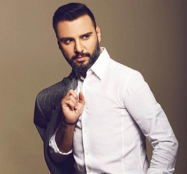 <p><strong>Kardeşinin vefatından sonra yengesini ve iki yeğenini kendi ailesinden ayırmayan ünlü şarkıcı, kardeşi Selçuk Tektaş'ın ölüm yıl dönümünde duygu dolu bir paylaşım yaptı. </strong></p>
