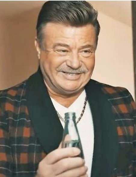 <p><strong>Mahkemenin davayı kabul etmesinin ardından Nuri Alço avukatı aracılığıyla verdiği dilekçede söz konusu ev sahibinin evi satın aldığını iddia ettiğini ancak evi hiç görmediğini, amaçlarının kirayı artırmak olduğunu ifade etti.</strong></p>
<p> </p>