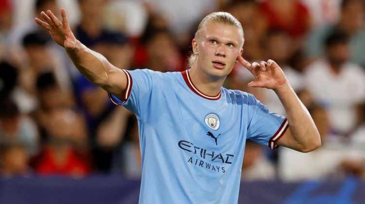 <p>Geçtiğimiz sezon İngiliz devi ile tüm kulvarlarda 45 maça çıkan Nıorveçli yıldız, takımına 38 gol ve 6 asistlik katkı sağladı.</p>
