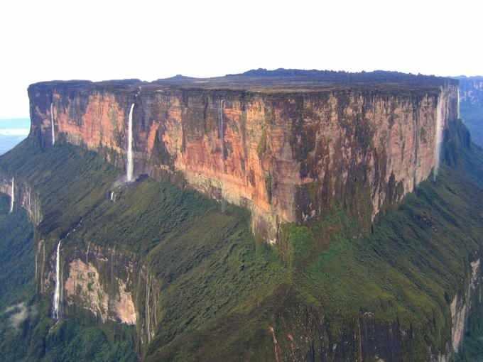 <p>19. Venezuela'nın Amazonas bölgesinde bulunan Roraima Dağı</p>
