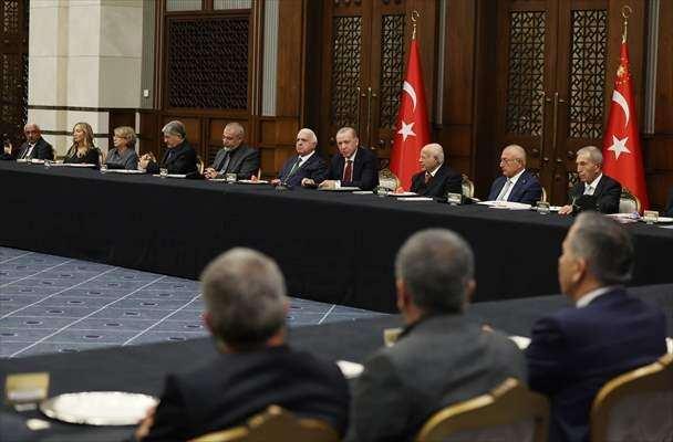 <p>Allah'tan, Mah-ı Muharrem oruçlarını kabul etmesini dileyen Erdoğan, "Rabb'im, Hazreti Hüseyin ve dostlarının matemini paylaşan canların dünya ve ahiretlerini mamur eylesin. Birliğimiz, beraberliğimiz, kardeşliğimiz daim olsun." ifadelerini kullandı.</p>
<p> </p>