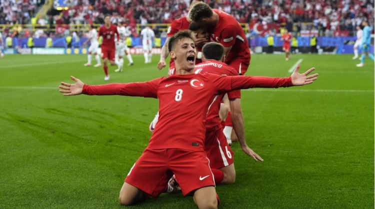 <p>Real Madrid’de forma giyen milli gururumuz Arda Güler ise piyasa değerini 30 milyon €’dan 45 milyon € seviyesine çıkarmayı başardı.<br />
<br />
</p>