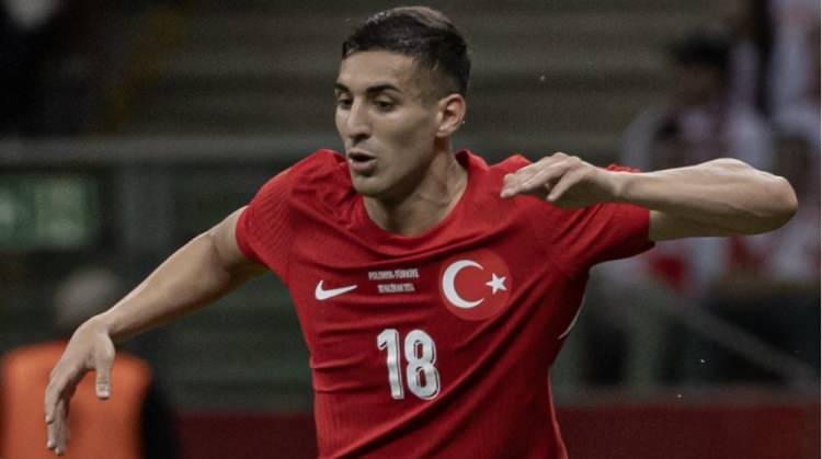 <p>* Mert Müldür | Türkiye | Fenerbahçe <br />
<br />
<br />
+1,8 milyon euro<br />
<br />
Yeni değeri: 6 Milyon Euro<br />
</p>