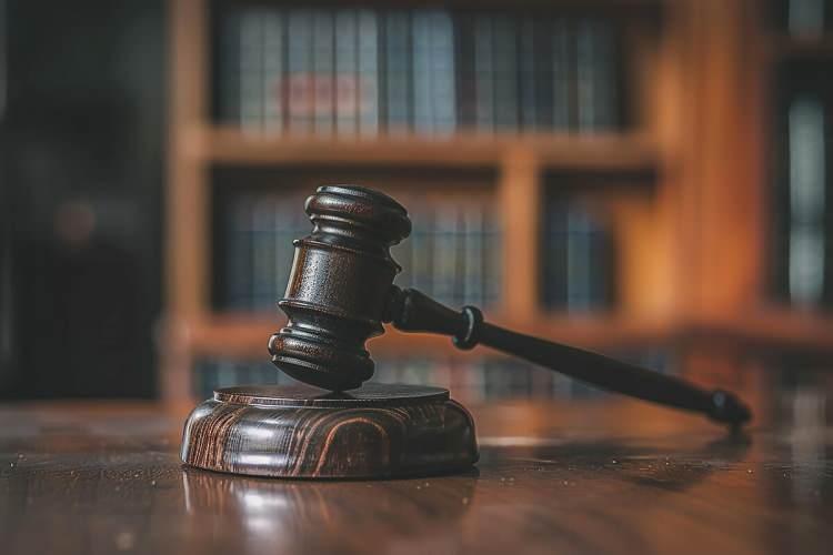 <p>İddianamede, soruşturma kapsamına alınan 31 şirketin ve bu şirketlerin sahip olduğu taşınmaz, ara&ccedil; ve benzeri t&uuml;m mal varlığının m&uuml;sadere edilip m&uuml;lkiyetin kamuya ge&ccedil;irilmesi de talep ediliyor.</p>

<p>Dilan ve Engin Polat'ın<em><strong>&nbsp;"su&ccedil; işlemek amacıyla &ouml;rg&uuml;t kurma, y&ouml;netme"</strong></em>,<em><strong>&nbsp;"su&ccedil;tan kaynaklanan mal varlığı değerlerini aklama"</strong></em>&nbsp;ve&nbsp;<em><strong>"Futbol ve Diğer Spor M&uuml;sabakalarında Bahis ve Şans Oyunları D&uuml;zenlenmesi Hakkında Kanun'a muhalefet"</strong></em>&nbsp;su&ccedil;larından toplam 20'şer yıldan 40'ar yıla kadar hapisle cezalandırılmaları istenen iddianamede, diğer ş&uuml;phelilerin de farklı su&ccedil;lardan değişen oranlarda hapisle cezalandırılmaları &ouml;ng&ouml;r&uuml;l&uuml;yor.</p>

<p>Başsavcılık tarafından onaylanan iddianame, g&ouml;nderildiği Anadolu 2. Asliye Ceza Mahkemesince, yargılamayı yapma konusunda yetkili mahkemenin Ağır Ceza Mahkemesi olduğu belirtilerek iade edilmişti.</p>

<p>İstanbul Anadolu Cumhuriyet Başsavcılığının <em><strong>"g&ouml;revli mahkemenin temel cezaya g&ouml;re belirlenebilir olduğu, artırım maddesinin mahkemenin g&ouml;revini belirlemede esas olmadığı"</strong></em> vurgulanarak yapılan itiraz Anadolu 2. Asliye Ceza Mahkemesince kabul edilmişti.</p>

<p>Mahkeme, davanın ilk duruşmasının 4 Eyl&uuml;l'de yapılmasına karar verdi. Duruşmaların 5 ve 6 Eyl&uuml;l'de de devam etmesi bekleniyor.</p>
