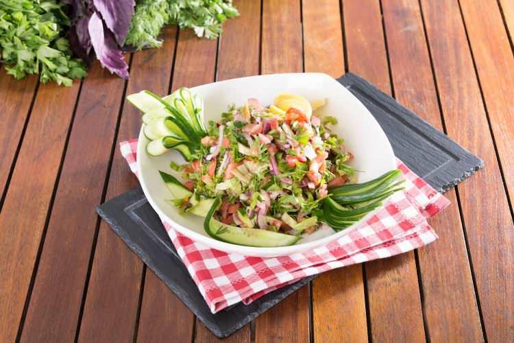 <p><strong>76. sırada çoban salatası</strong></p>