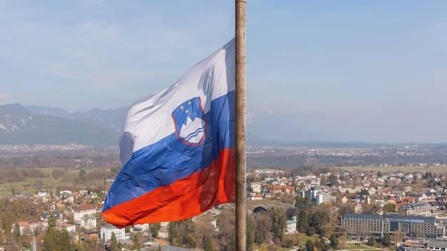 <p><span style="color:#B22222"><strong>18) SLOVENYA</strong></span></p>