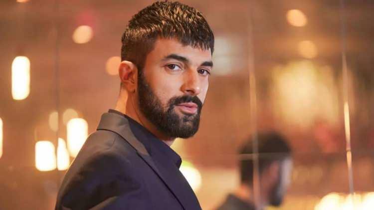 <p><strong>Akyürek son olarak aldığı acı haberle yıkıldı. Oyuncunun 24 Erzincanspor Kulübü Başkanı amcası Ömer Akyürek’in 32 yaşındaki kızı Avukat Ezgi Başak Akyürek Okul, trafik kazası geçirdi.</strong></p>
<p> </p>
