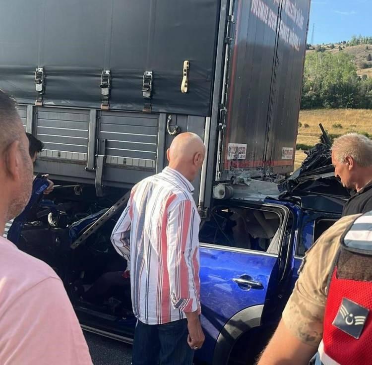 <p>Kazada yaralanan yedi aylık Baray Alp Okul, olay yerine gelen sağlık ekiplerinin ilk müdahalesinin ardından hastaneye sevk edilerek tedavi altına alındı.</p>
<p> </p>