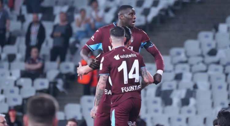 <p>Trabzonspor yönetimi Paul Onuachu için yüksek bonservis bedeli isteyen Southampton'ın başka takımlardan istediği teklifleri alamaması durumunda geri adım atacağını düşünüyor.<br />
<br />
(Sabah)</p>
