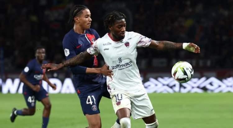 <p>Trabzonspor, uzun transfer etmek istediği Muhammed Cham için son bir atak daha yapmaya hazırlanıyor.<br />
<br />
Bordo-mavili ekip, bu hafta içinde Clermont ile Cham transferi kapsamında bir kez daha masaya oturacağı belirtildi.<br />
<br />
(Fanatik)</p>
