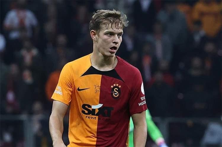 <p>Galatasaray forması giyen Mathias Ross'a, Sparta Prag'ın talip olduğu iddia edildi. Çekya ekibinin, 23 yaşındaki stoperi satın alma opsiyonu ile kiralık olarak kadrosuna katmak istediği belirtildi.<br />
<br />
(Fanatik)</p>
