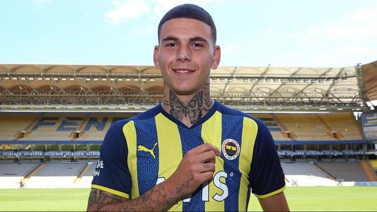 <p>Geçen sezonu Belçika ekibi Beveren'de kiralık olarak geçiren Fenerbahçe'nin 21 yaşındaki santraforu Tiago Çukur, Hollanda 2. Lig takımı Roda'ya transfer oldu.</p>