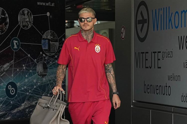 <p>Suudi Arabistan ekiplerinin radarında olan Mauro Icardi, Suudi Arabistan ekiplerinden gelen teklifleri ne bir şekilde geri çevirdi.<br />
<br />
​(Akşam)</p>
