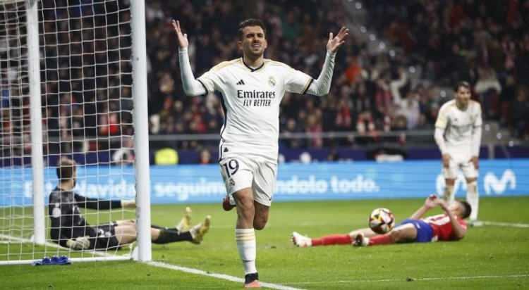 <p>Beşiktaş, Real Madrid'den ayrılmak isteyen orta saha oyuncusu Dani Ceballos'u da listesine ekledi.<br />
<br />
(Fotomaç)</p>