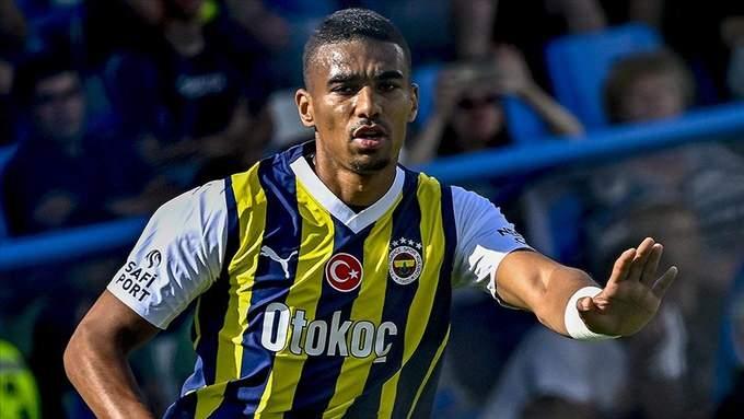 <p>Rennes Teknik Direktörü Julien Stephan, Fenerbahçe'den Alexander Djiku'yu takımda görmek istiyor.<br />
<br />
(L'Equipe)</p>