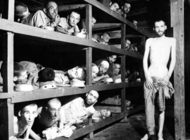<p>Nazi hükümeti için çalışan doktorlar, ruhsal hastalıklar ve genetik olarak kusurlu gördükleri hastaların yok edilmesini doğru çözüm olarak görüyorlardı.</p>

<p>Nürnberg Mahkemeleri'nde yargılanan 23 doktordan 15'i suçlu bulundu, yedisi ise idama mahkûm edildi</p>
