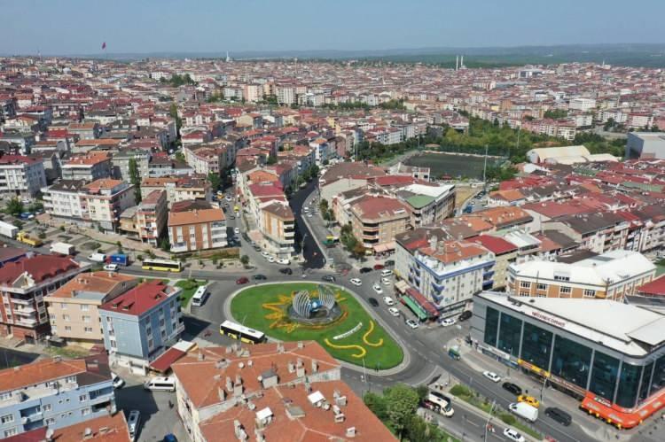 <p>Sultangazi'de hava sıcaklığı 25,9, hissedilen sıcaklık 28,8, nem oranı yüzde 85 oldu.</p>