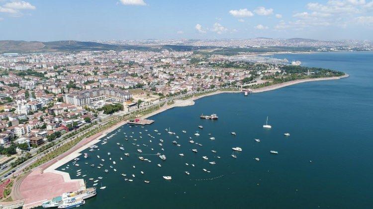 <p>Tuzla'da hava sıcaklığı 25,5, hissedilen sıcaklık 28,5 iken, nem oranı da yüzde 89'u buldu.</p>