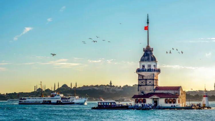 <p>Megakentte genel hava sıcaklığı sabahın ilk saatleri itibarıyla 26,7, hissedilen sıcaklık 30,3 derece ve nem oranı yüzde 85'i buldu.</p>