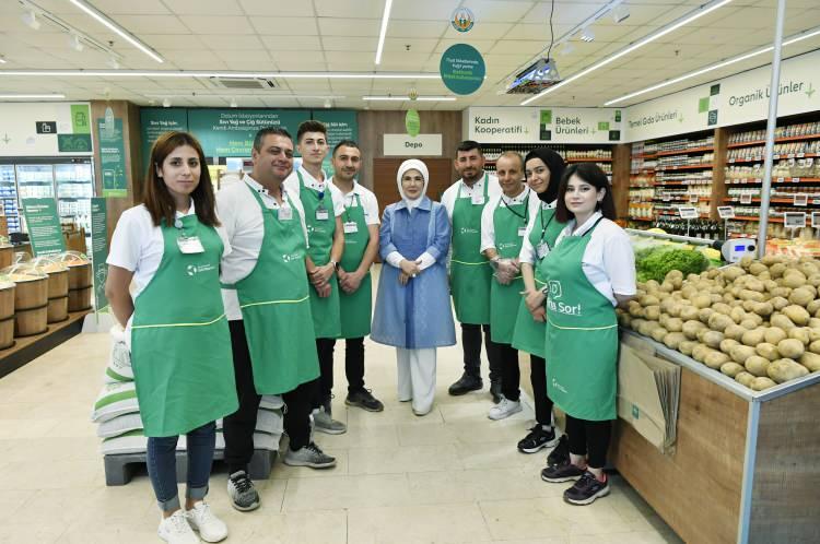 <p>Ambalaj iadesine ait depozito fişlerinin alışveriş ödemelerinde kullanılmasına imkan tanınarak, atıkların toplanmasına katkı sağlanıyor.</p>
