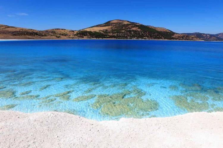 <p>Öte yandan Salda Gölü ve Nemrut Kalderası'nın '100 Jeolojik Miras' listesine aday gösterilmesi, Türkiye'nin doğal güzelliklerinin dünya çapında tanınması ve korunması için büyük bir adım olarak değerlendiriliyor. Bu adaylık, hem yerel halk hem de tüm doğaseverler için gurur verici bir gelişme olarak kaydedildi.</p>
